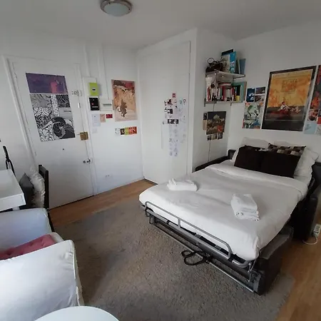For 2 - Near Louvre Museum *