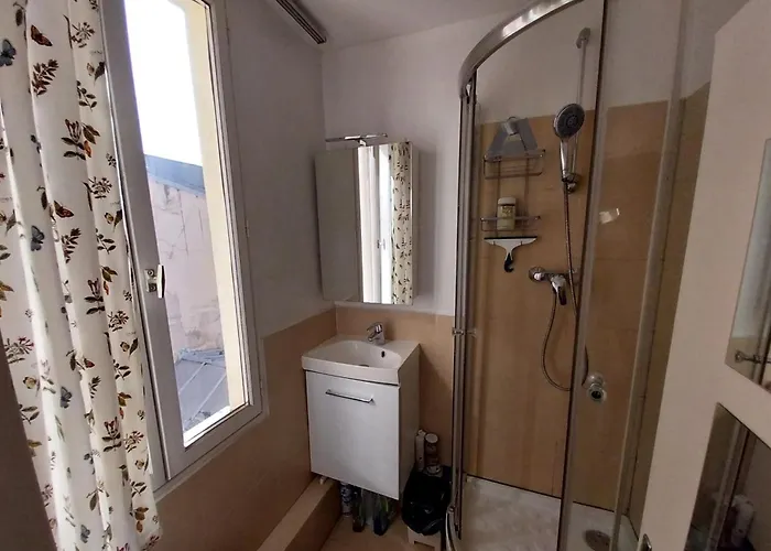 For 2 - Near Louvre Museum * Paris